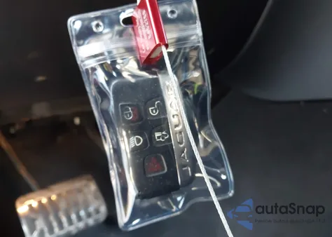 2015 Jaguar Xj z USA, uszkodzony, nr VIN SAJWA1CZ3F8V84722